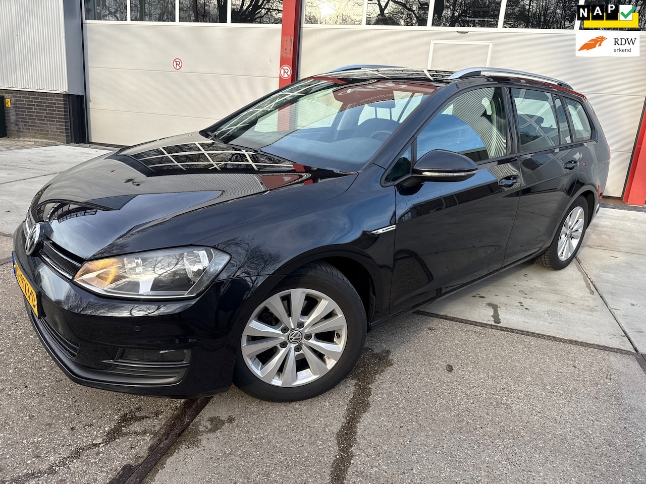 Volkswagen Golf Variant - 1.0 TSI Connected Series NAVI AIRCO - AutoWereld.nl