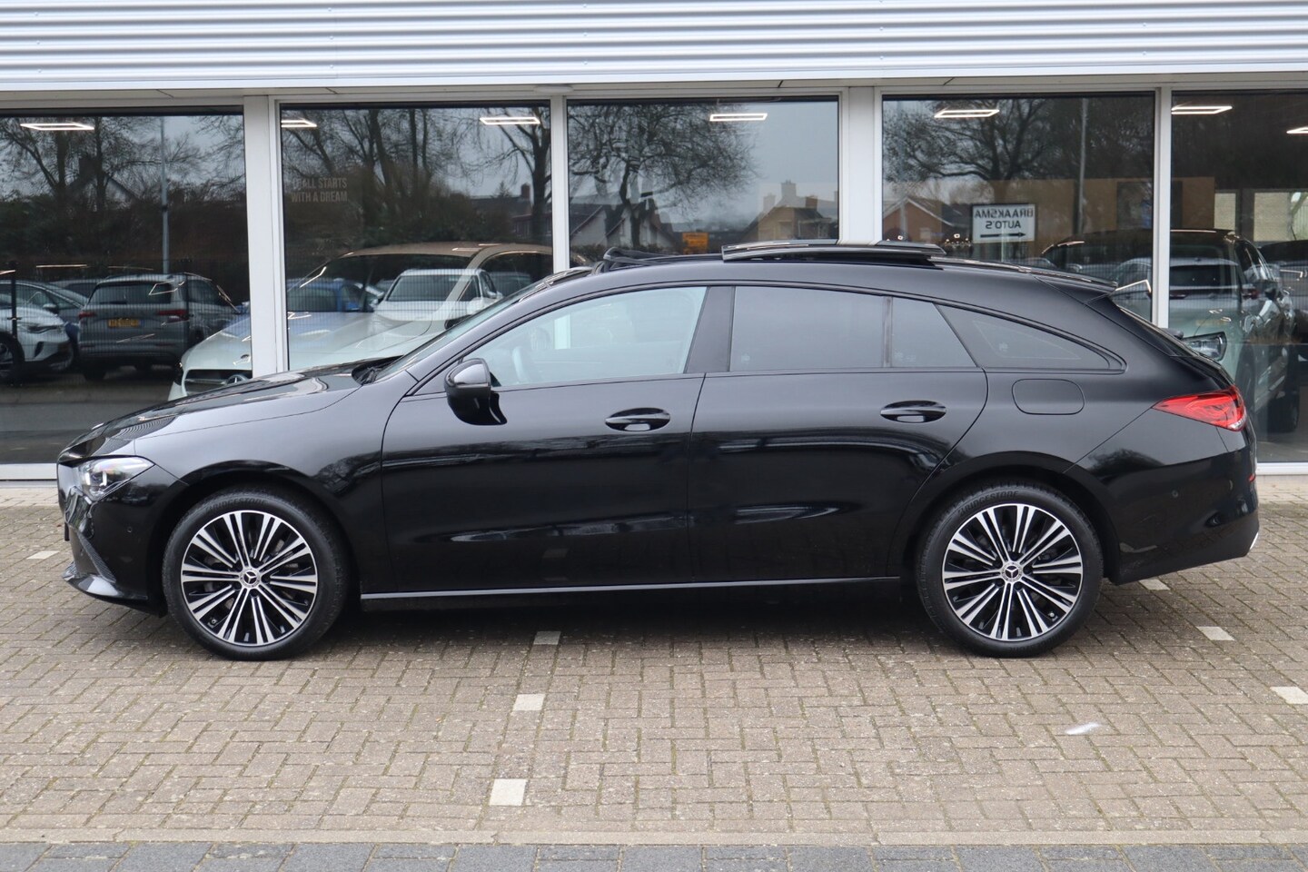 Mercedes-Benz CLA-klasse Shooting Brake - 250 e 218 Pk / Panoramadak / Navigatie / Sfeerverlichting / Camera / Cruise control. - AutoWereld.nl