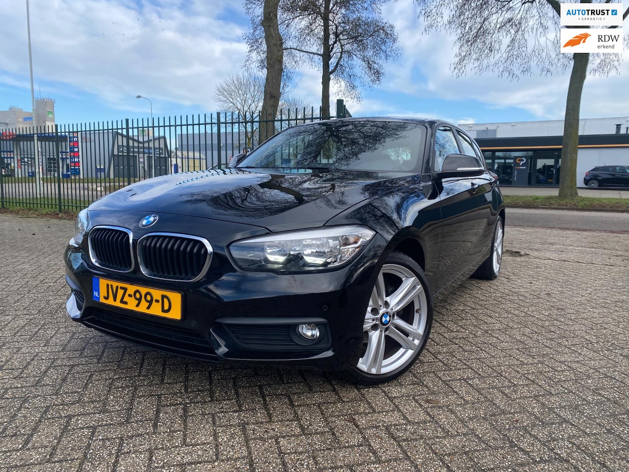BMW 1-serie - 118i Sport Cruise Pdc Tel Media Nav Stoelverw - AutoWereld.nl