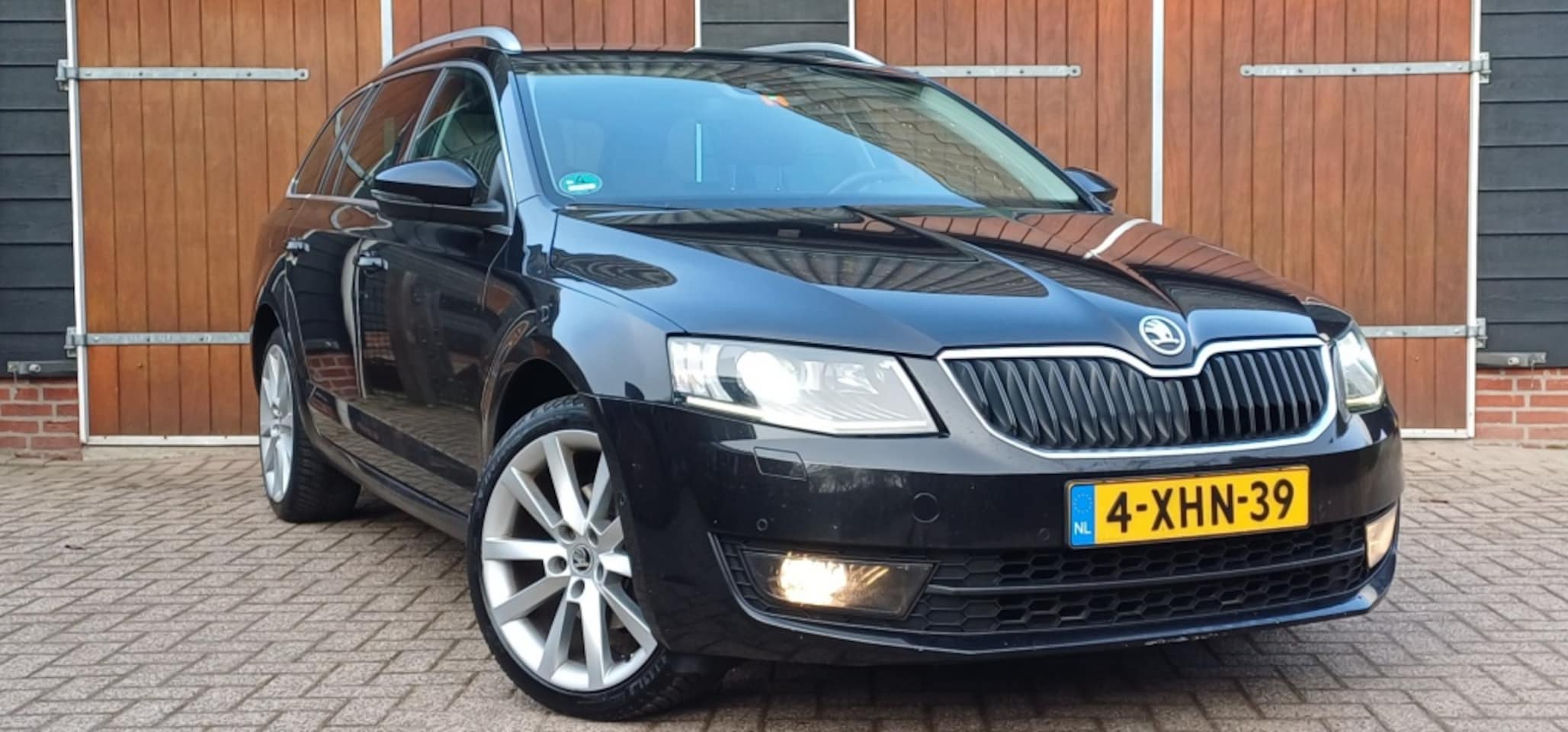 Skoda Octavia Combi - 1.4 TSI Grt Eleg Bns, Prachtige auto, Trekhaak, Leer, Onderhouds - AutoWereld.nl