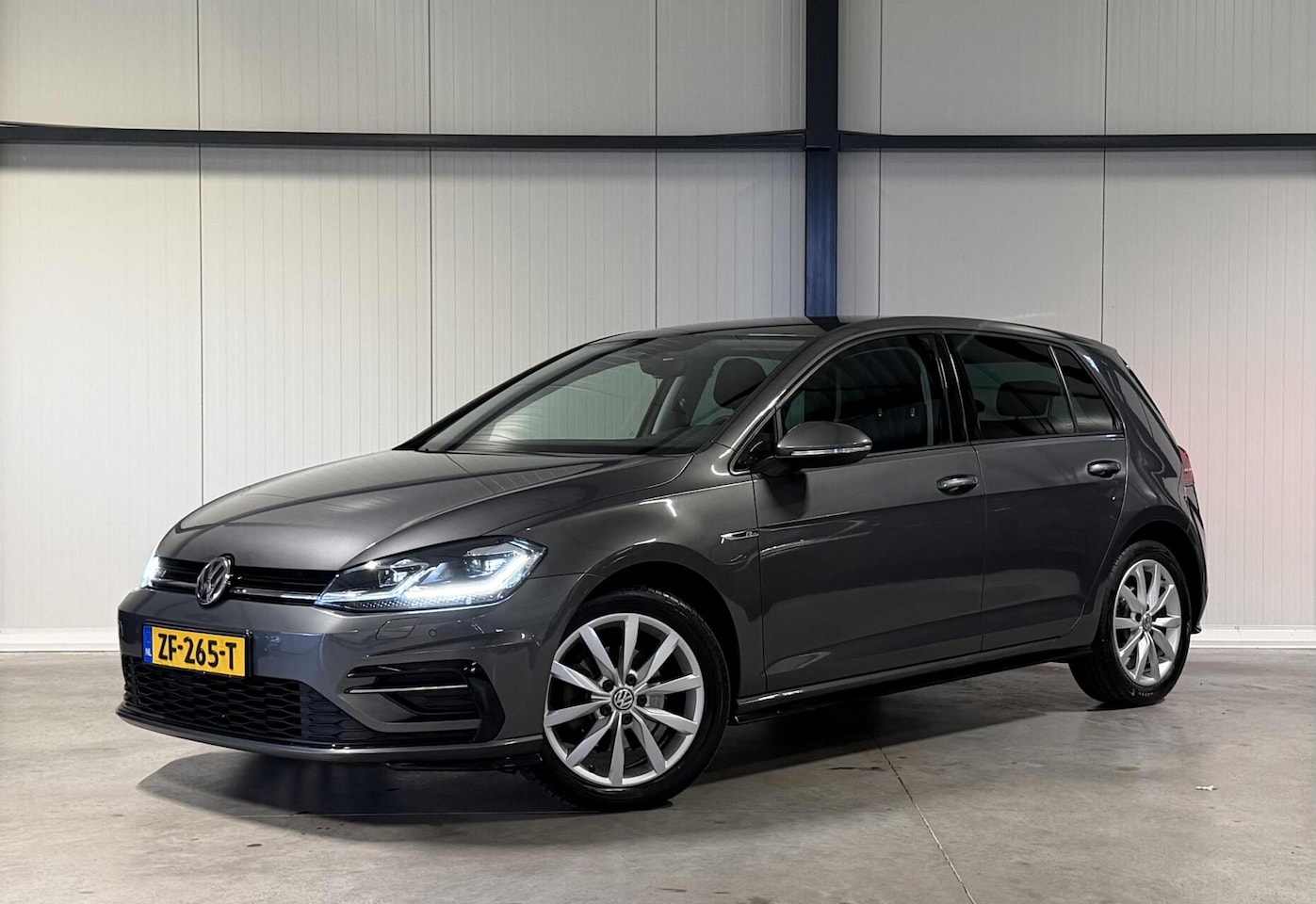 Volkswagen Golf - 1.5 TSI 150PK R-Line Stoelverwarming Navi - AutoWereld.nl