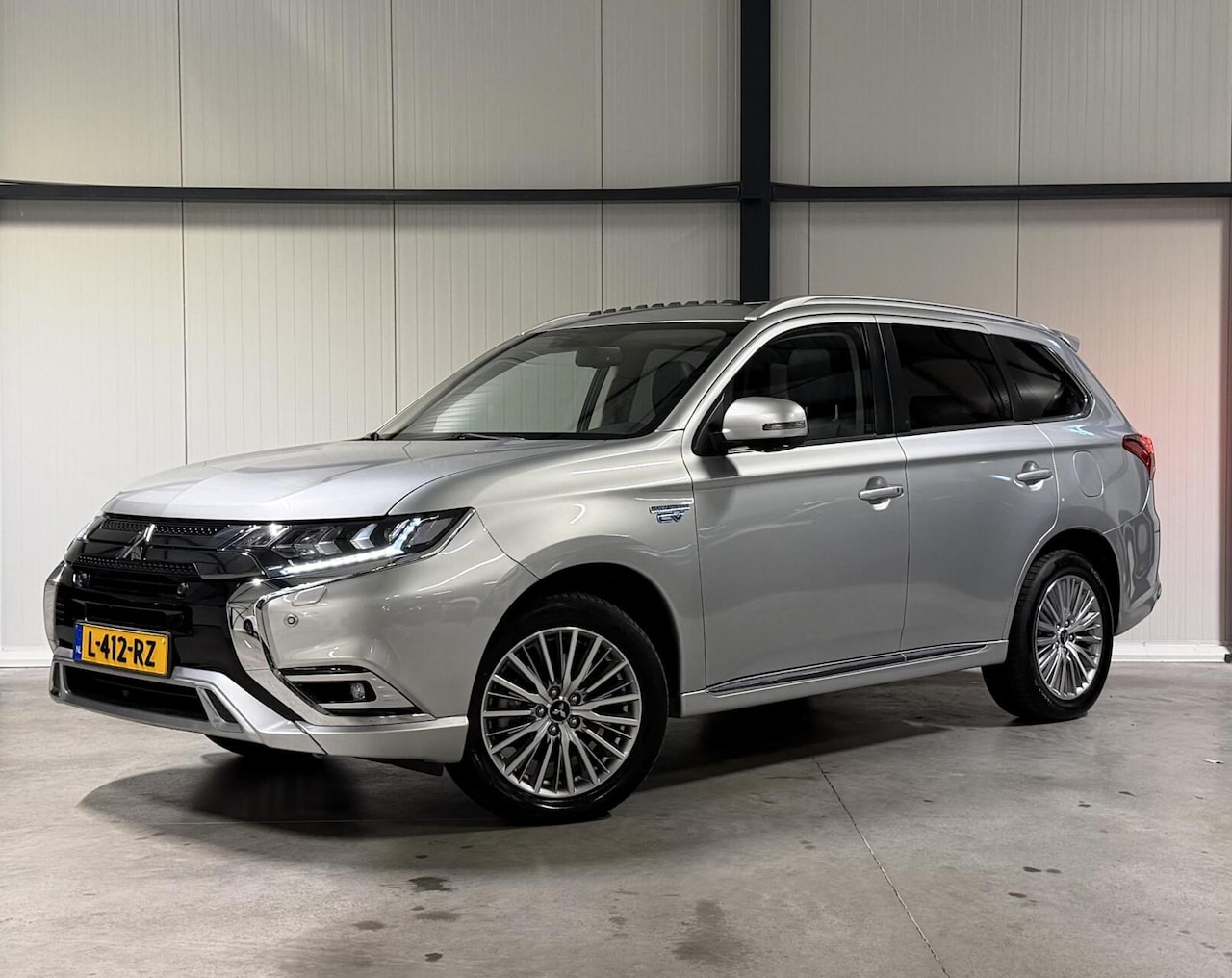 Mitsubishi Outlander - 2.4 PHEV Intense+ AWD Camera Carplay - AutoWereld.nl