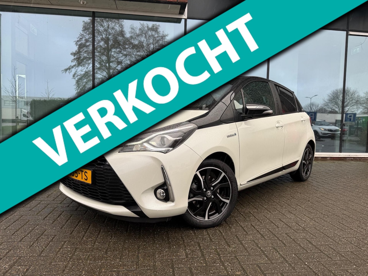 Toyota Yaris - 1.5 Hybrid Premium - Automaat - Navi - Camera - Climate - LED - AutoWereld.nl