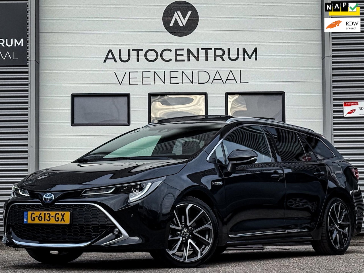 Toyota Corolla Touring Sports - 2.0 Hybrid PANO/LEDER/JBL/CAMERA/HUD/NAP - AutoWereld.nl