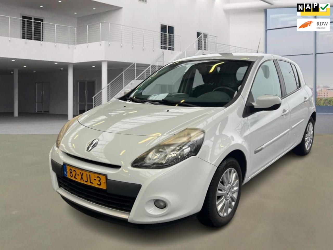 Renault Clio - 1.2 TCe Collection|AIRCO|CRUISE|PSENSOR|BOEKJES|2XSLEUTELS - AutoWereld.nl