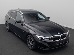 BMW 3-serie Touring - 330e (215kW / 292pk) * ADAPT. LED, BRUIN IND. LEDER, PANO, WIDESCR, MEMORY, TREKH, H&K * 1