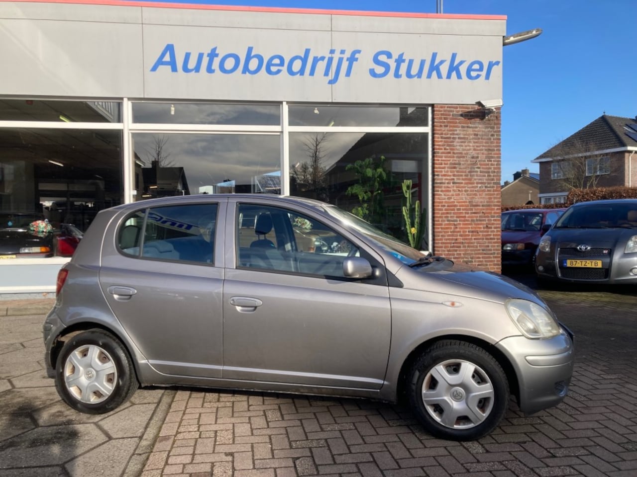 Toyota Yaris - 1.3 Vvt-i Linia Sol 5 Drs. Automaat Airco Trekhaak - AutoWereld.nl