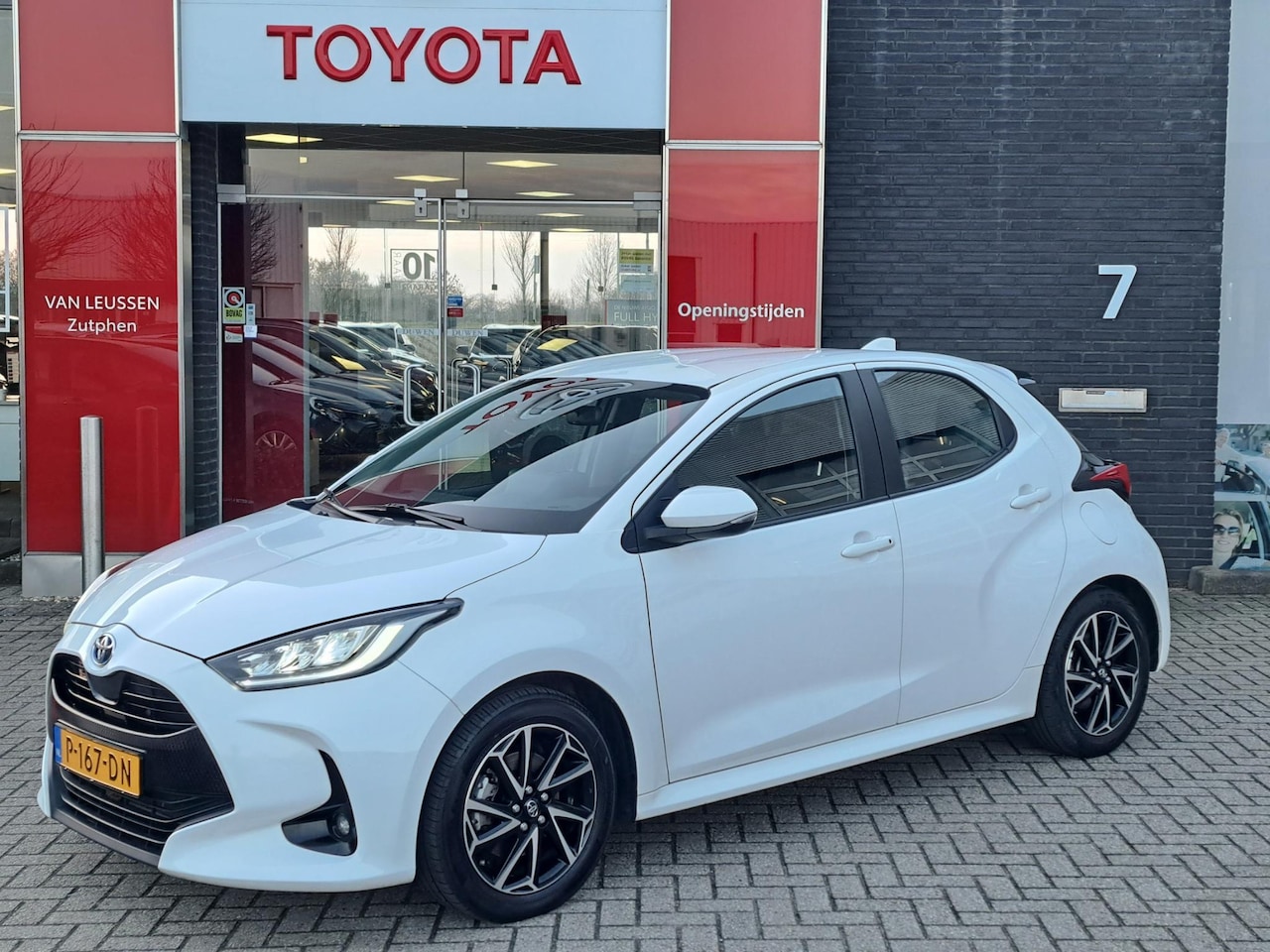 Toyota Yaris - 1.5 Hybrid Dynamic CRUISECONTROL ACHTERUITRIJCAMERA - AutoWereld.nl