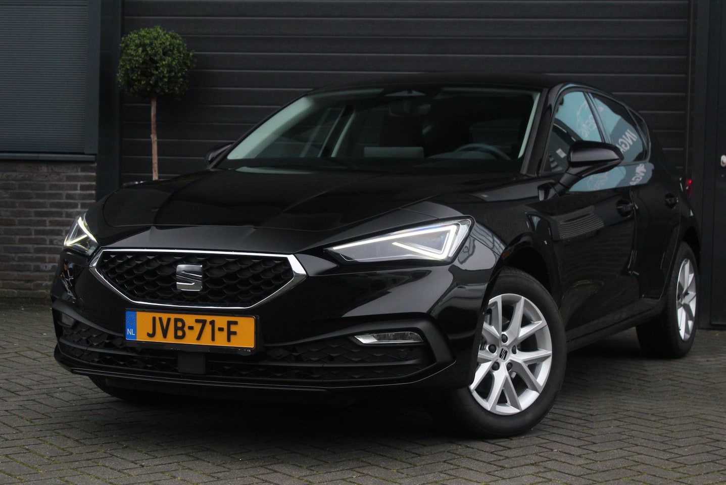 SEAT Leon - 1.5 eTSI Style Business Intense Automaat | Stoel en Stuur verwarming | Camera | LED - AutoWereld.nl