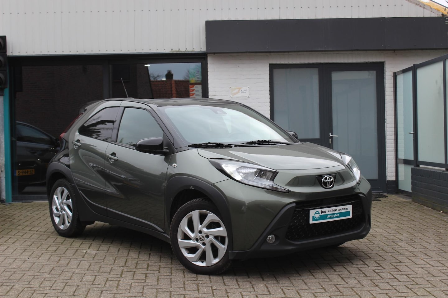 Toyota Aygo X - 1.0 VVT-i MT Pulse Bi Tone, Adap Cruise, Lane Assist, Winter Pack, Camera, All Season. - AutoWereld.nl