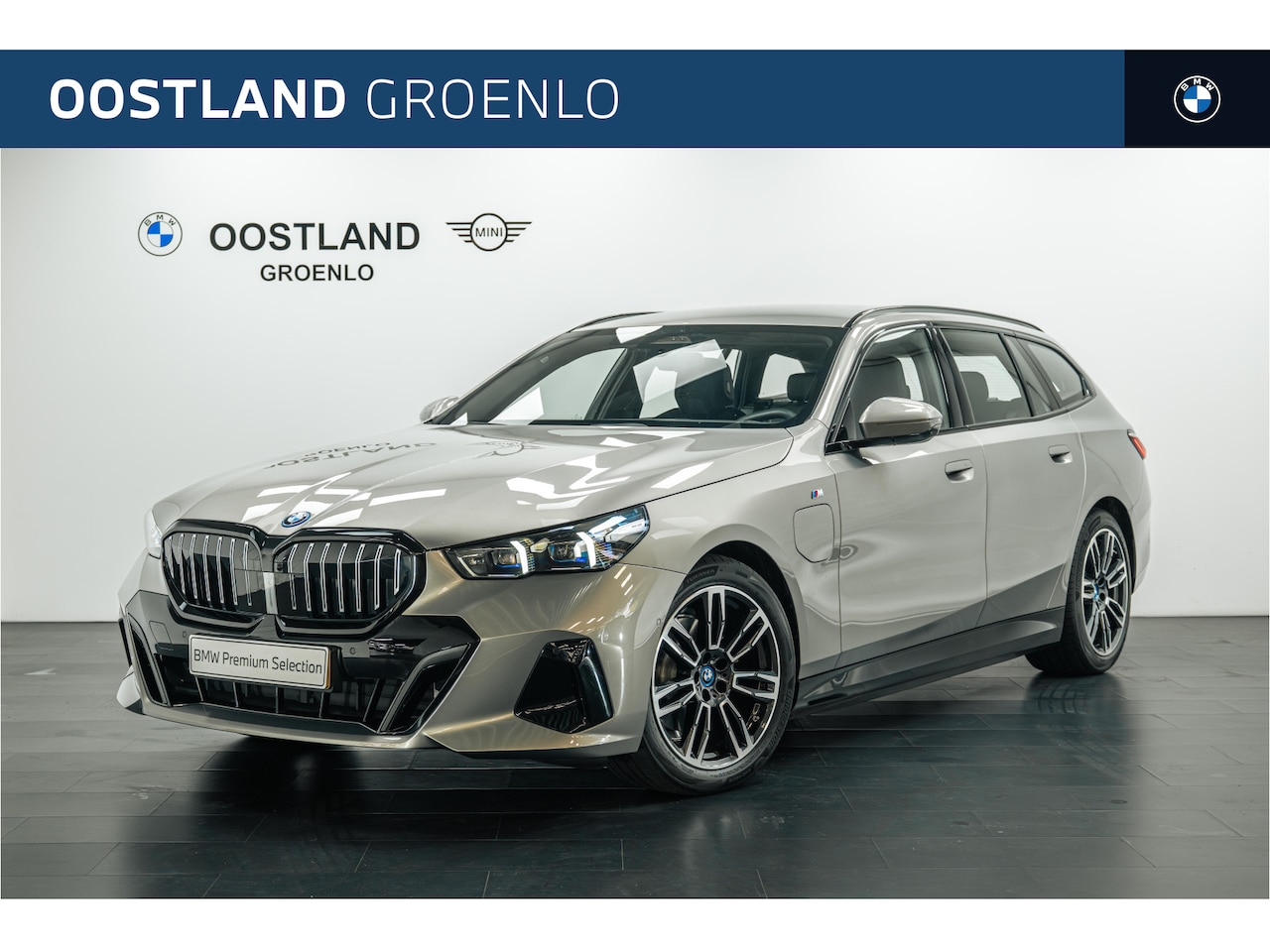 BMW 5-serie Touring - 530e M Sport Automaat / Adaptieve LED / Parking Assistant Plus / Live Cockpit Professional - AutoWereld.nl