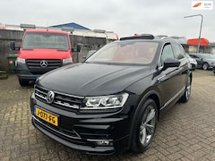 Volkswagen Tiguan - 2.0 TDI R LINE PANO/ DIGITAL DASH/ NAVI/ CAMERA/ LM VELGEN