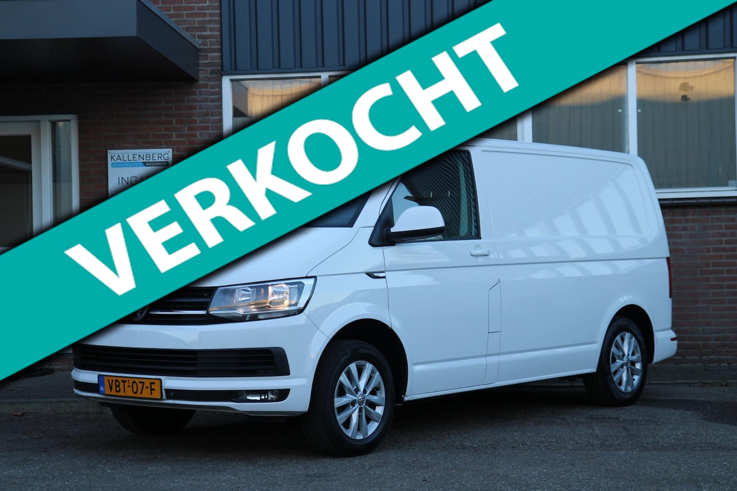 Volkswagen Transporter - 2.0 TDI 102PK L1H1 Highline / Multi stuur / PDC 2x / Klep / Cruise - AutoWereld.nl