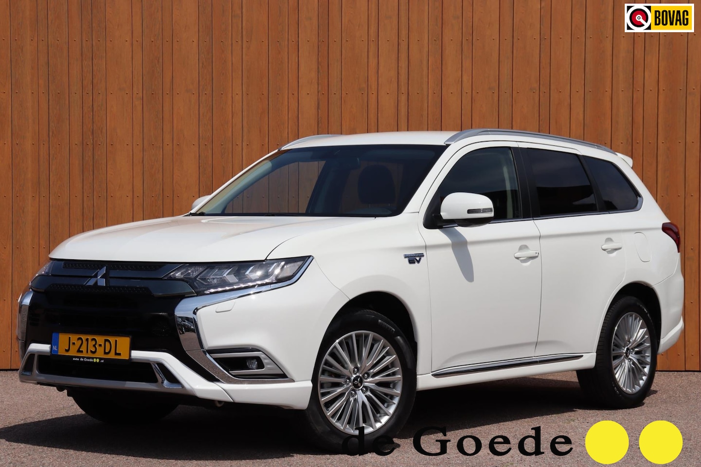 Mitsubishi Outlander - 2.4 PHEV Pure+ org. NL-auto trekhaak camera stoelverw. - AutoWereld.nl