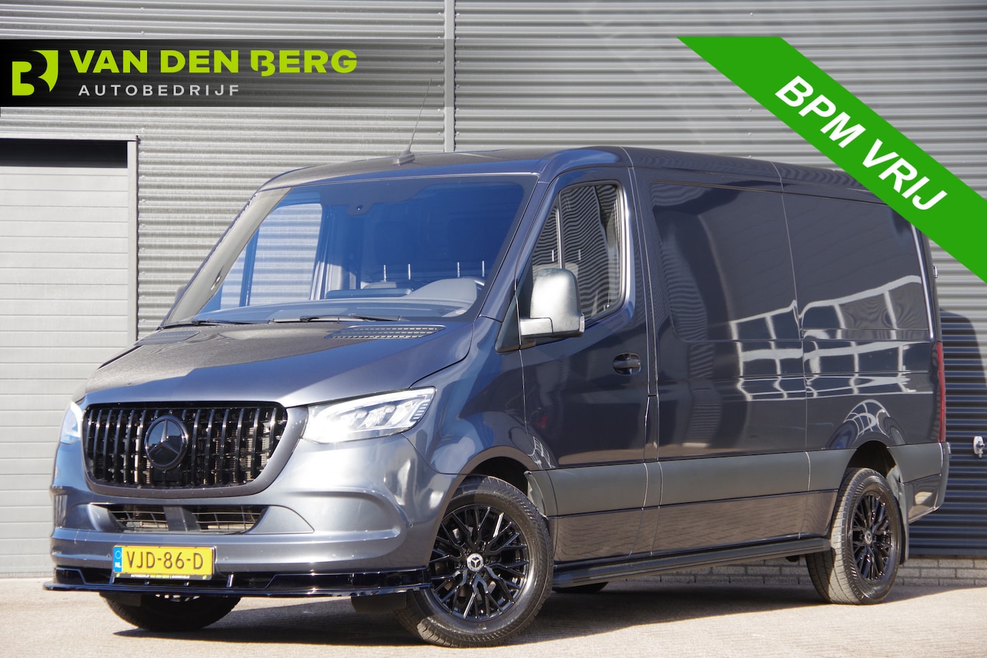 Mercedes-Benz Sprinter - 319 3.0 CDI V6 L2H1 3-ZITS, AUT. LED, 3.5T TREKHAAK, MBUX 10'', CAMERA, CRUISE, NAVI, CLIM - AutoWereld.nl