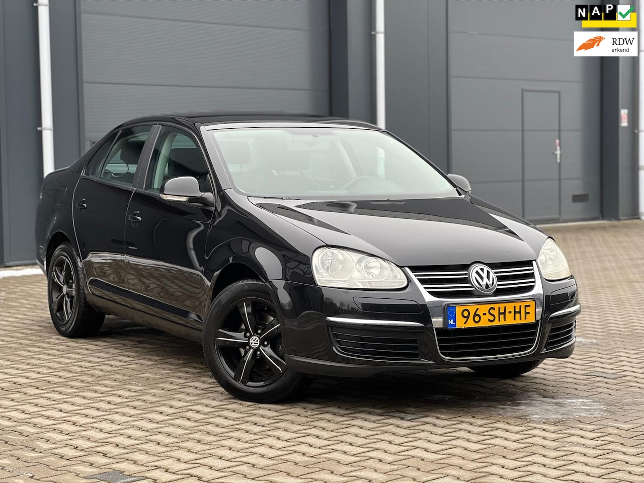 Volkswagen Jetta - 1.6 TRENDLINE CLIMA CRUISE LMV - AutoWereld.nl