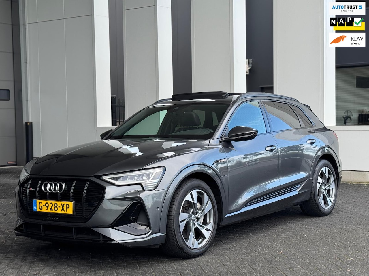 Audi e-tron - E-tron quattro Launch edition Black 2x S - LINE, panoramadak, 1/2 lederen sportinterieur, - AutoWereld.nl