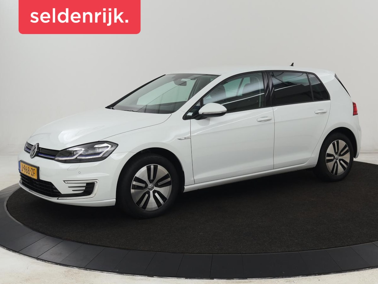 Volkswagen e-Golf - E-DITION | Stoelverwarming | Warmtepomp | Carplay | Adaptive cruise | Virtual Cockpit | Na - AutoWereld.nl