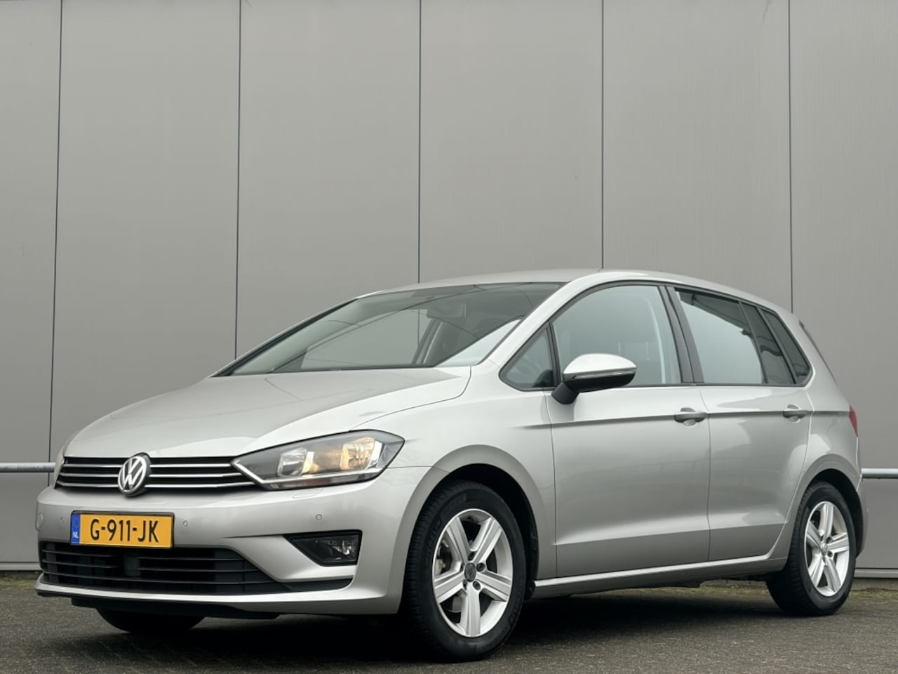 Volkswagen Golf Sportsvan - 1.2 TSI - automaat - navi - airco - cruise - trekhaak - - AutoWereld.nl