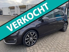 Volkswagen Golf - 1.2 TSI Lounge, Navigatie , Keyless Entry , Carplay . Standkachel