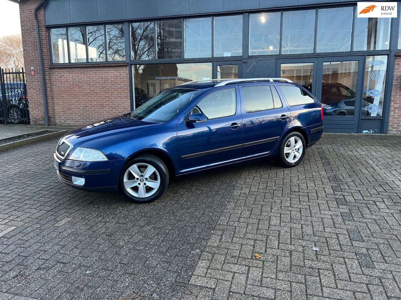 Skoda Octavia Combi - 1.8 TSI Elegance Attractive Business 1.8 TSI Elegance Attractive Business, Navi, Klima - AutoWereld.nl