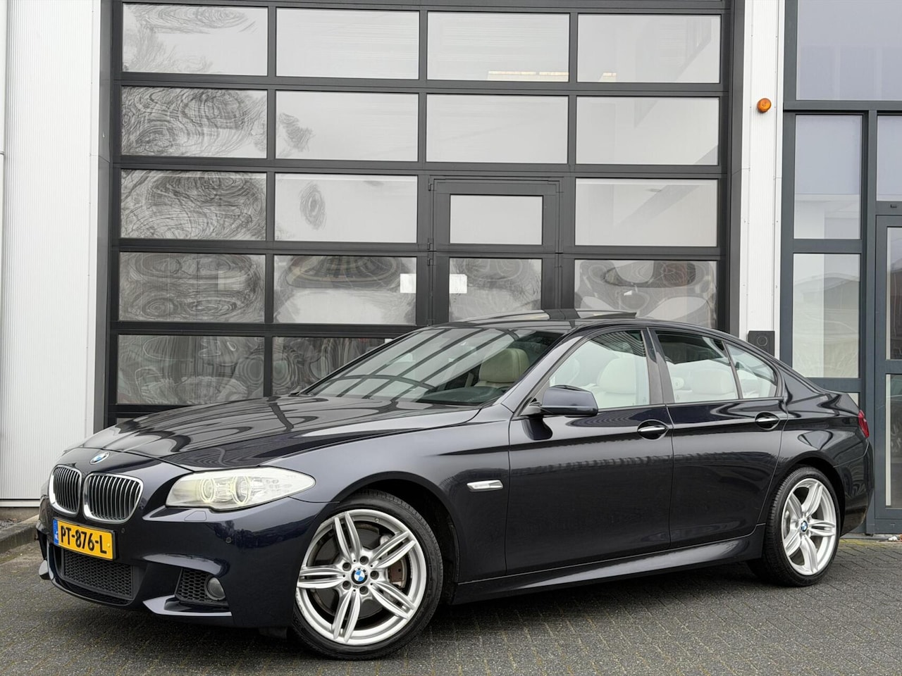 BMW 5-serie - 535i High Executive 306PK+ M-Sport / PANO / LEDE - AutoWereld.nl