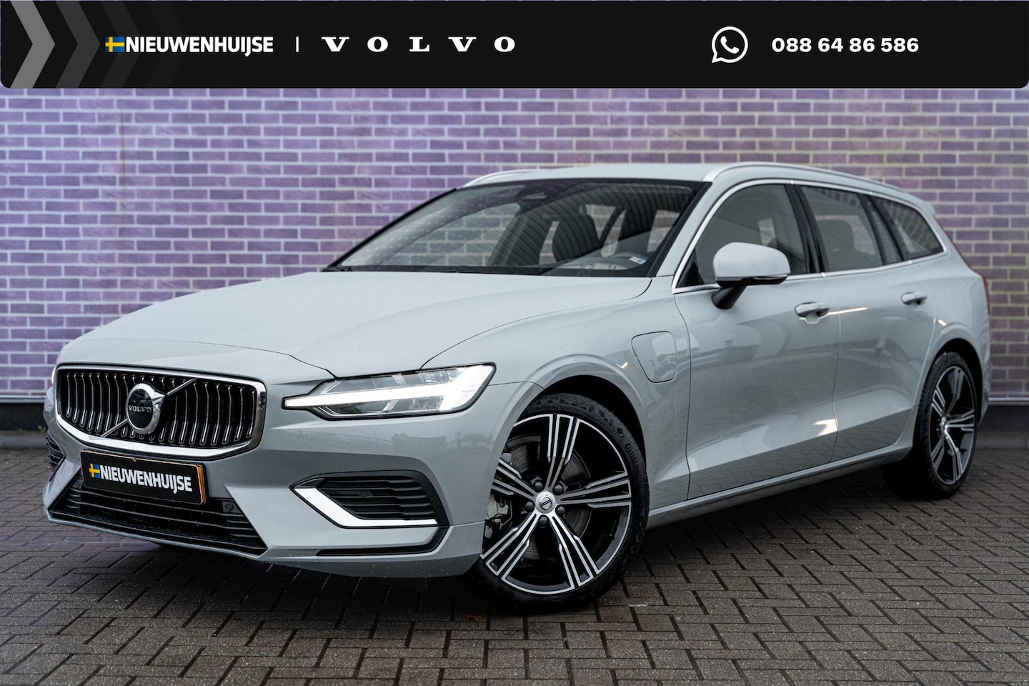 Volvo V60 - T6 Plug-in hybrid AWD Essential Bright | Trekhaak | Lederen bekleding | 19" velgen | Googl - AutoWereld.nl