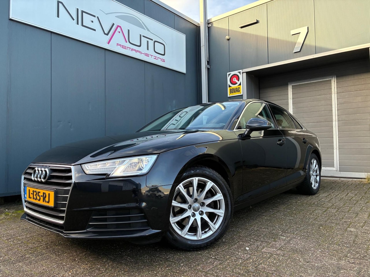 Audi A4 Limousine - 35 TFSI Sport Lease Edition Trekhaak Led 4 seizoensbanden - AutoWereld.nl