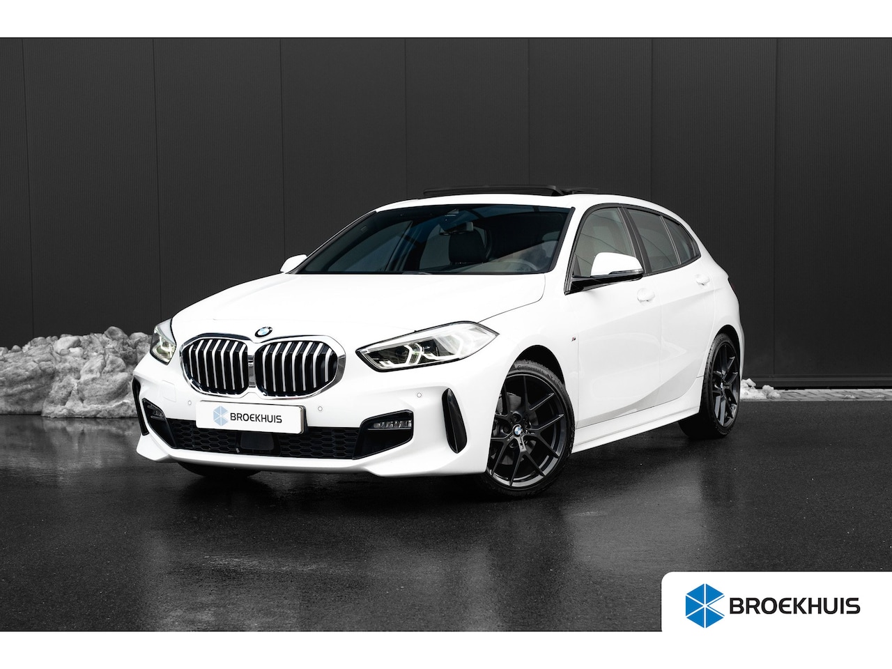 BMW 1-serie - 118i 141pk M Sport | Panoramadak | Carplay | Navigatie - AutoWereld.nl