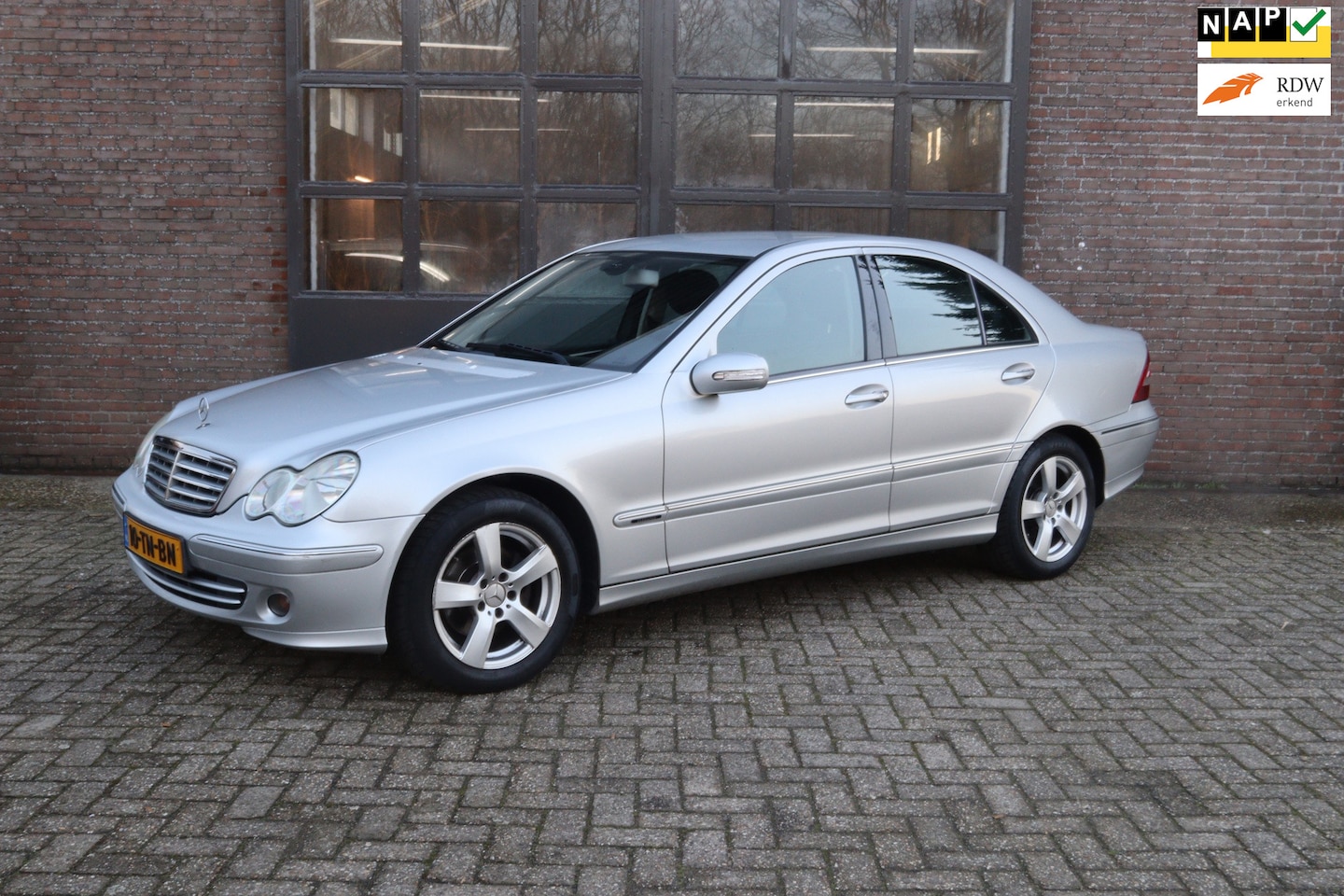 Mercedes-Benz C-klasse - 180 K. Elegance CC-Nav-Clima 01/27APK - AutoWereld.nl