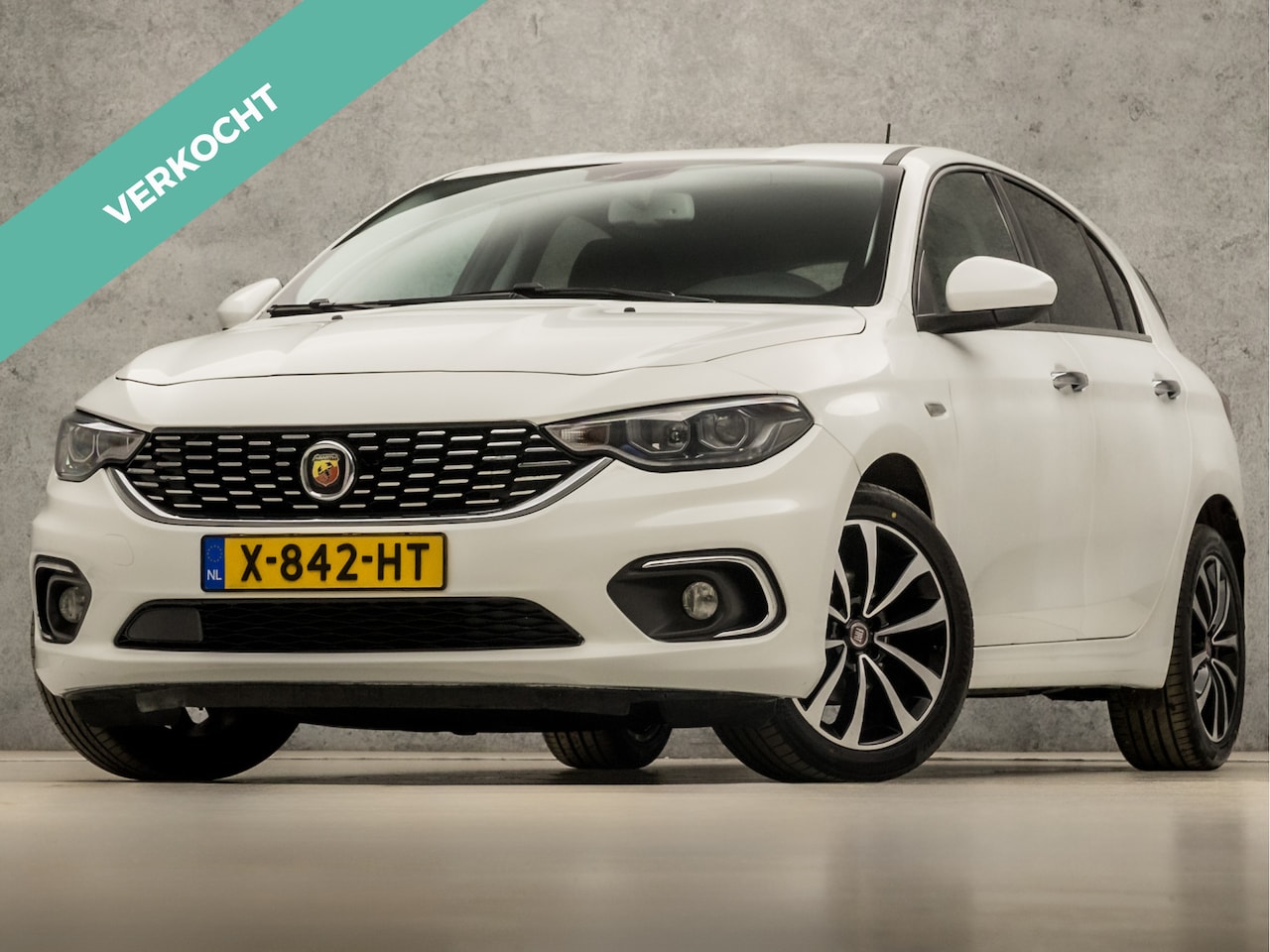 Fiat Tipo - 1.4 T-Jet Sport (APPLE CARPLAY, GROOT NAVI, CLIMATE, CAMERA, STOELVERWARMING, SPORTSTOELEN - AutoWereld.nl