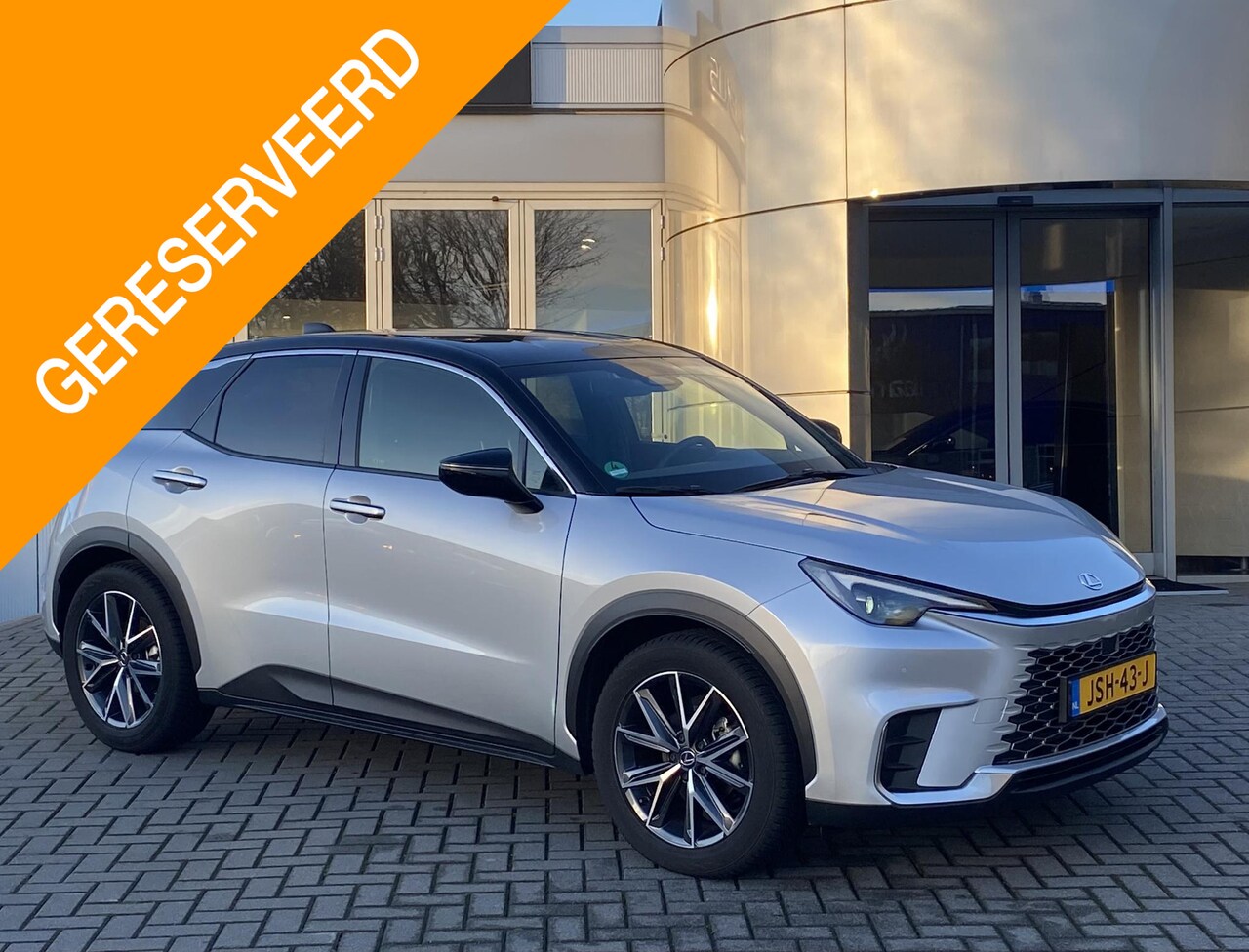 Lexus LBX - Emotion 2WD STOELVERW STUURVERW EL-ACHTERKLEP KEYLESS - AutoWereld.nl