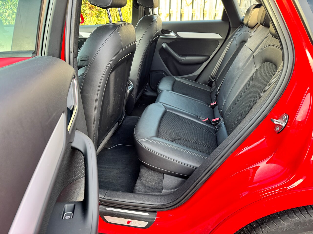 Audi Q3 - 2.0 TDI quattro S Edition LED, TREKHAAK origineel wegklapbaar