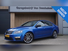 Skoda Octavia - RS 2.0 TSI 220pk Limousine Pano.Dak Schaalstoelen *Black Optik* Leder Canton Sound 18inch