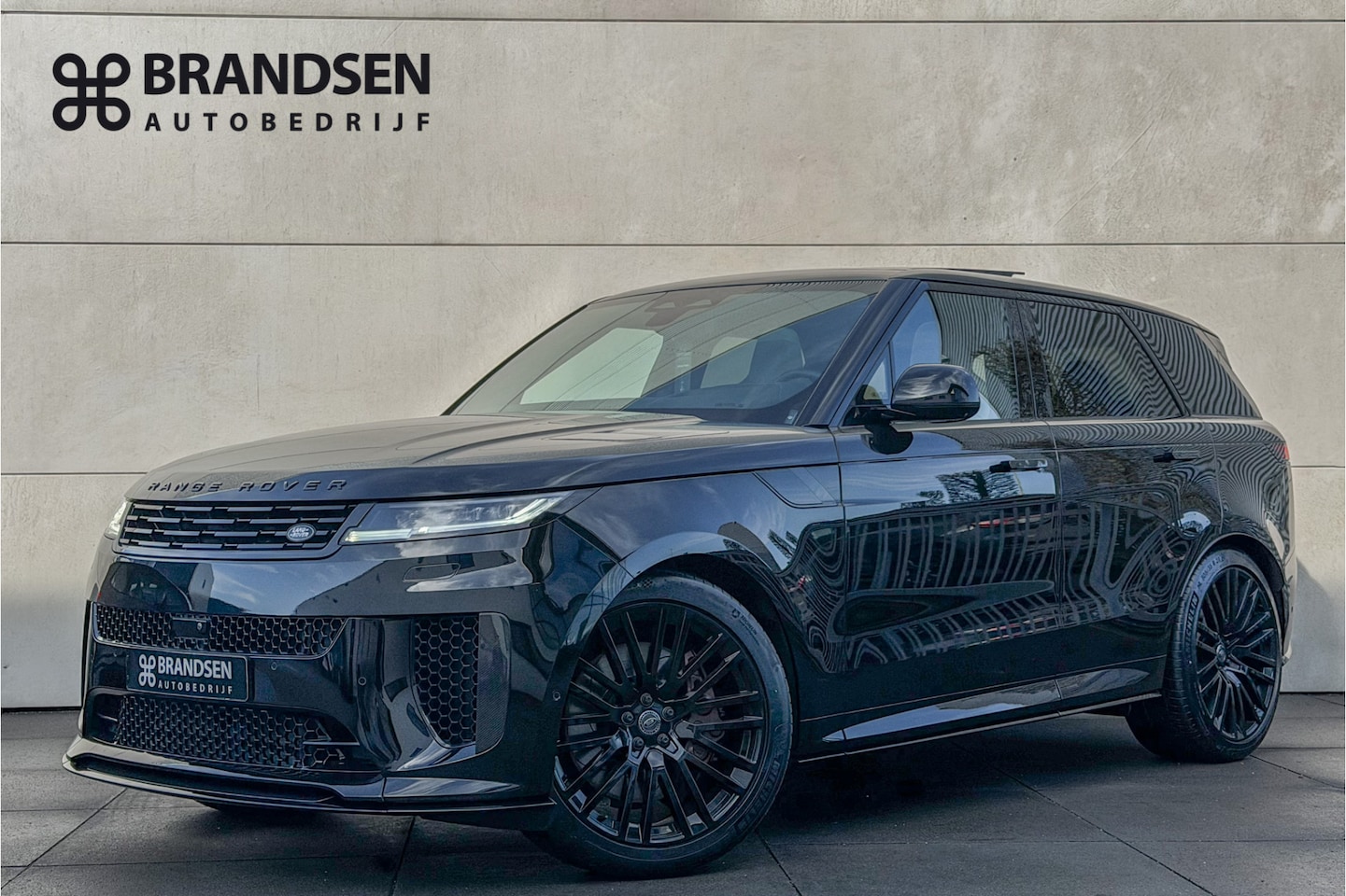 Land Rover Range Rover Sport - 4.4 P635 SV Edition One Obsidian Black Pano-Massage-ACC-23"-Trekhaak - AutoWereld.nl