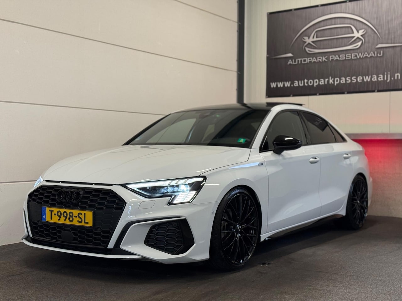 Audi A3 Limousine - 35 TFSI 3X S-Line edition Pano, ACC, Virtual Cockpit, Sfeerverlichting, Lederen, Apple Car - AutoWereld.nl