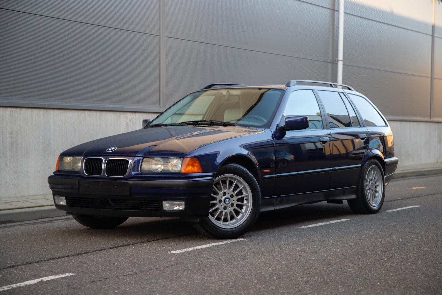 BMW 3-serie Touring - 328i Executive | 200.000KM | Gedocumenteerd | Leer | Climate Control | Style 32 - AutoWereld.nl