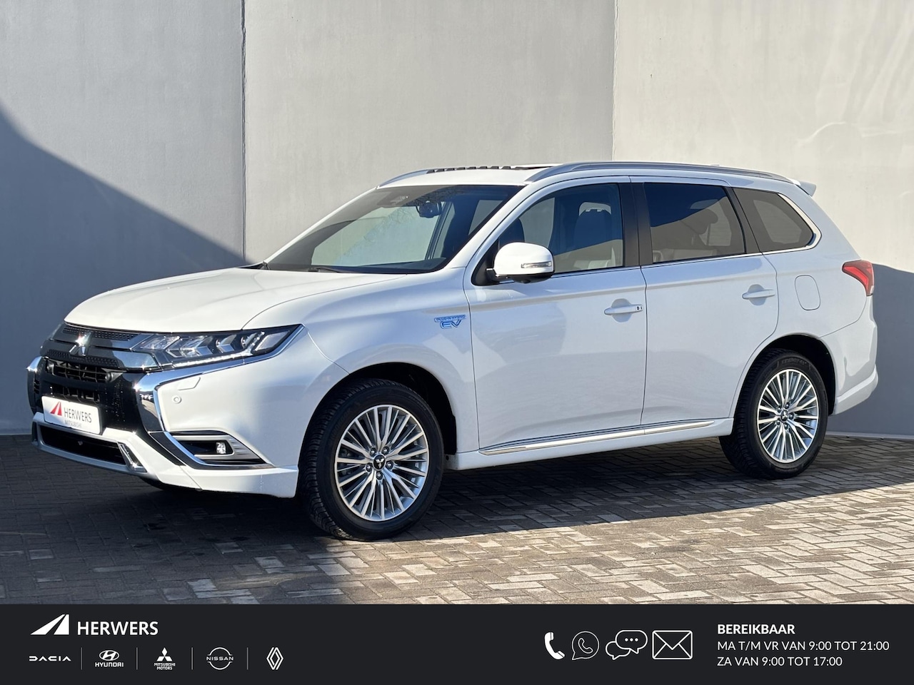 Mitsubishi Outlander - 2.4 PHEV Plug-in Instyle Automaat / Afn. Trekhaak / Garantie tot 9-2029 <160.000km / Adap - AutoWereld.nl