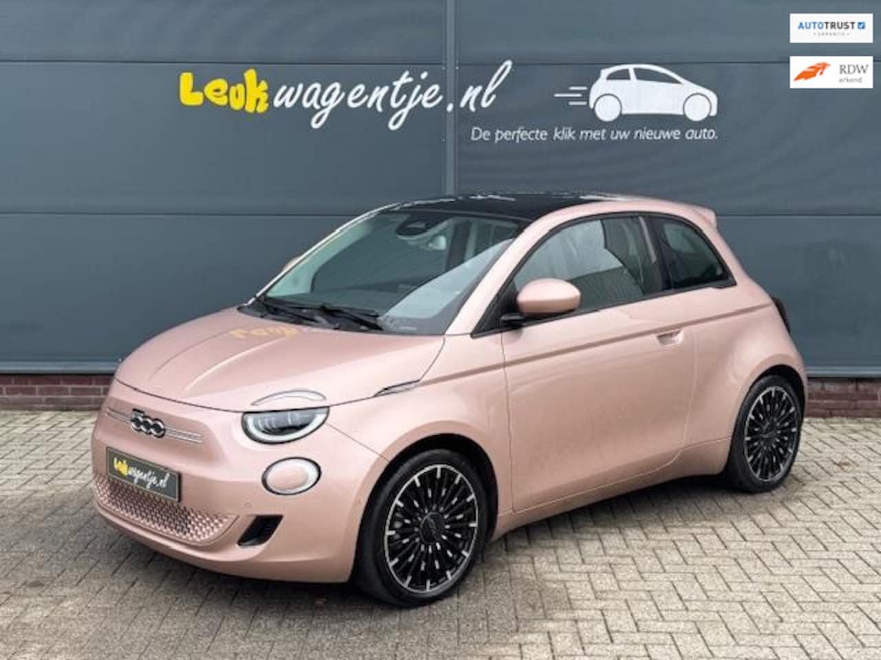 Fiat 500 - 3+1 Icon 42 kWh *panorama *magic eye *camera *17” - AutoWereld.nl