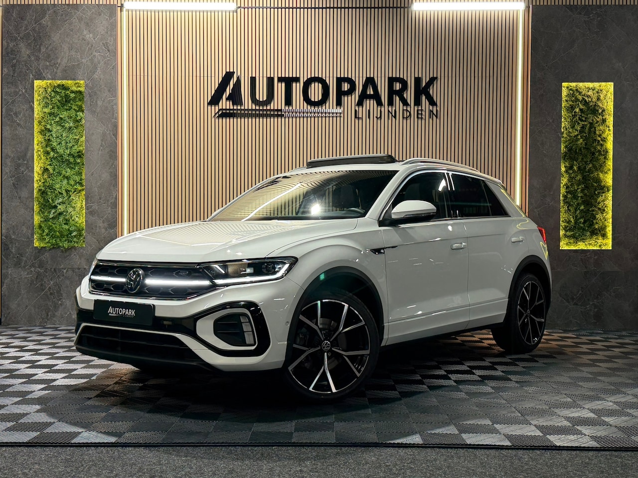 Volkswagen T-Roc - 1.5 TSI R-Line Business+ |PANORAMADAK|BEATS BY DRE|MASSAGE|IQ LIGHTS|KEYLESS|DEALER ONDERH - AutoWereld.nl
