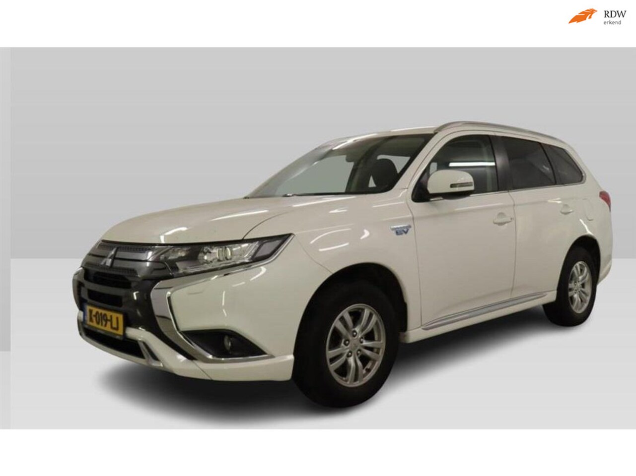 Mitsubishi Outlander - 2.4 PHEV Pure Trekhaak Navi - AutoWereld.nl