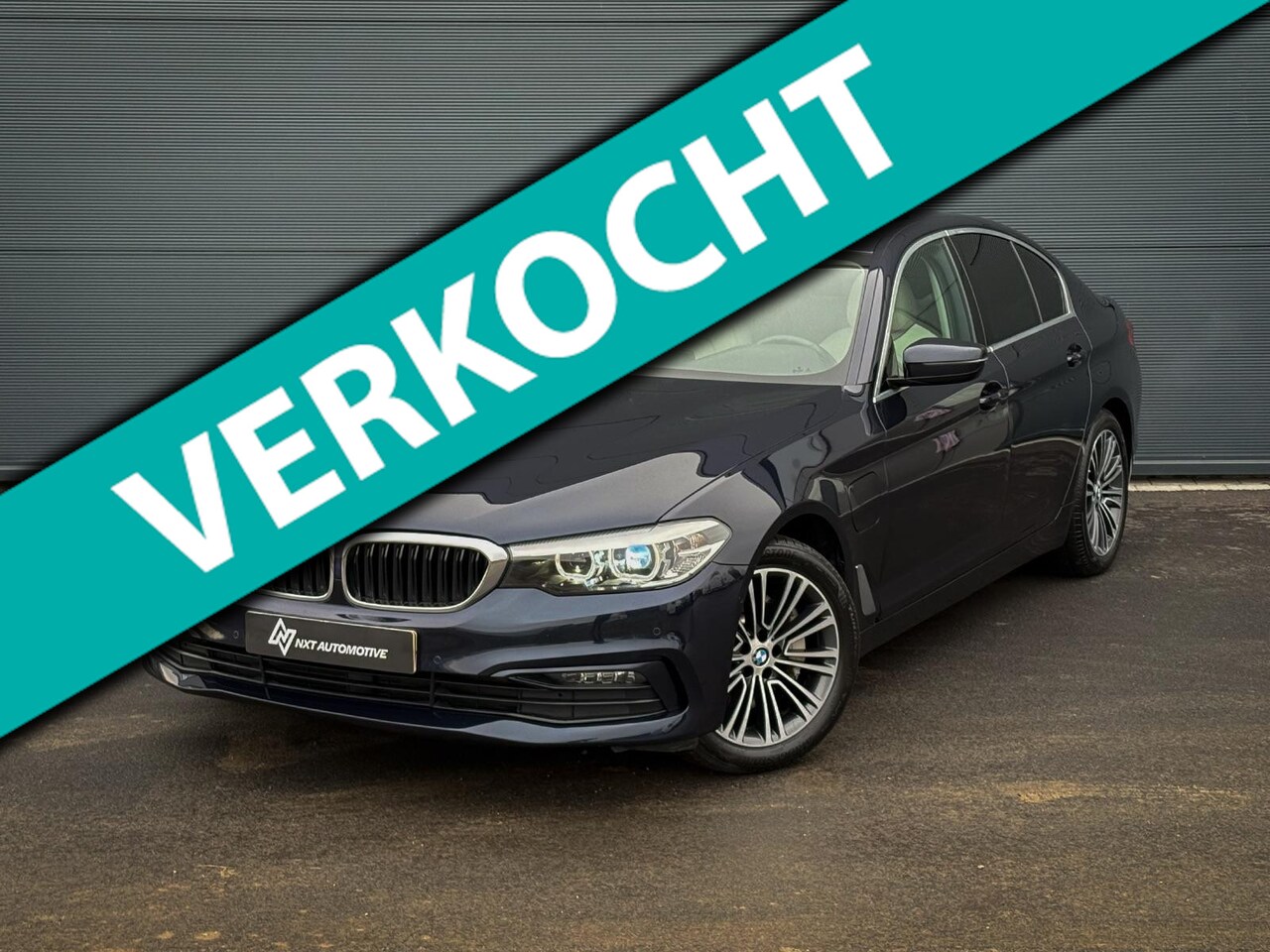 BMW 5-serie - BMW 530e Sport Line, Panoramadak, Stoelverwarming, Leder, Rijstrook Sensor - AutoWereld.nl