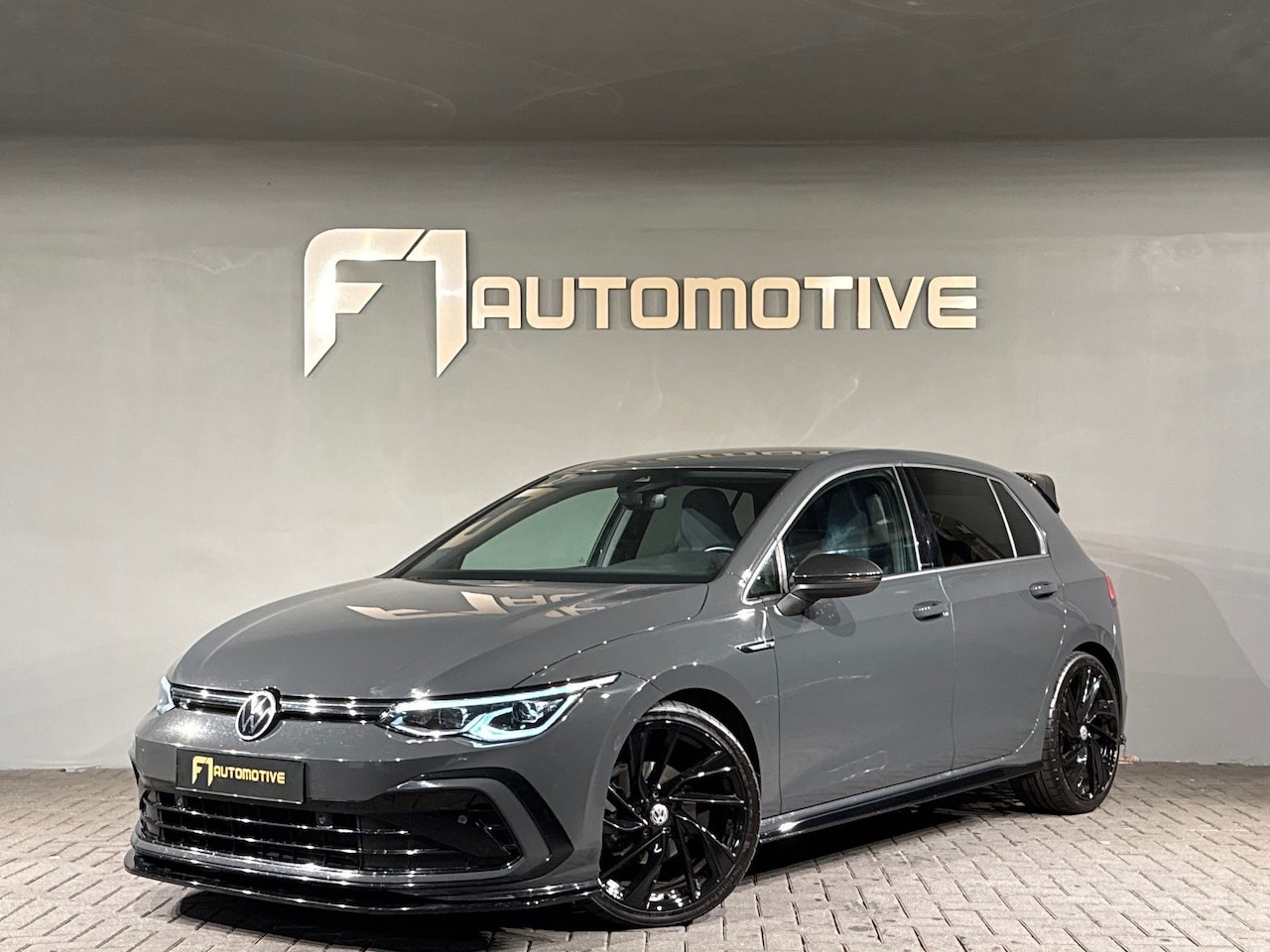 Volkswagen Golf - 1.5 eTSI R-Line Business 8R Pack|Keyless|IQ - AutoWereld.nl