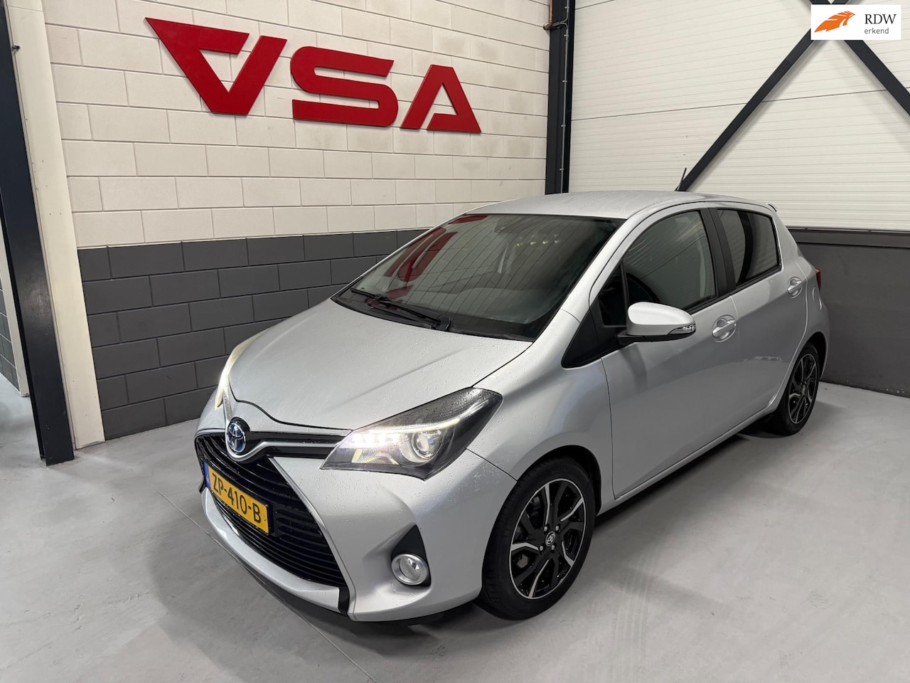 Toyota Yaris - 1.5 Hybrid Lease Limited Bi-Tone 1.5 Hybrid Lease Limited Bi-Tone - AutoWereld.nl