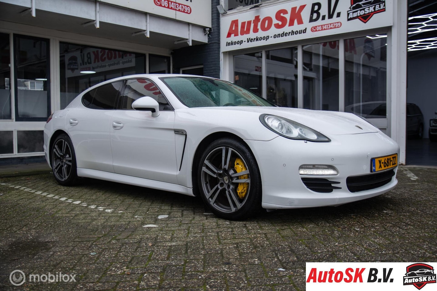 PORSCHE PANAMERA 4