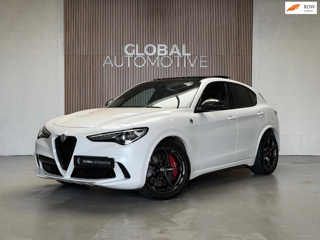 Alfa Romeo Stelvio - 2.9 V6 AWD Quadrifoglio - KERAMISCH - SCHUIFDAK - SCHAALSTOELEN - AutoWereld.nl