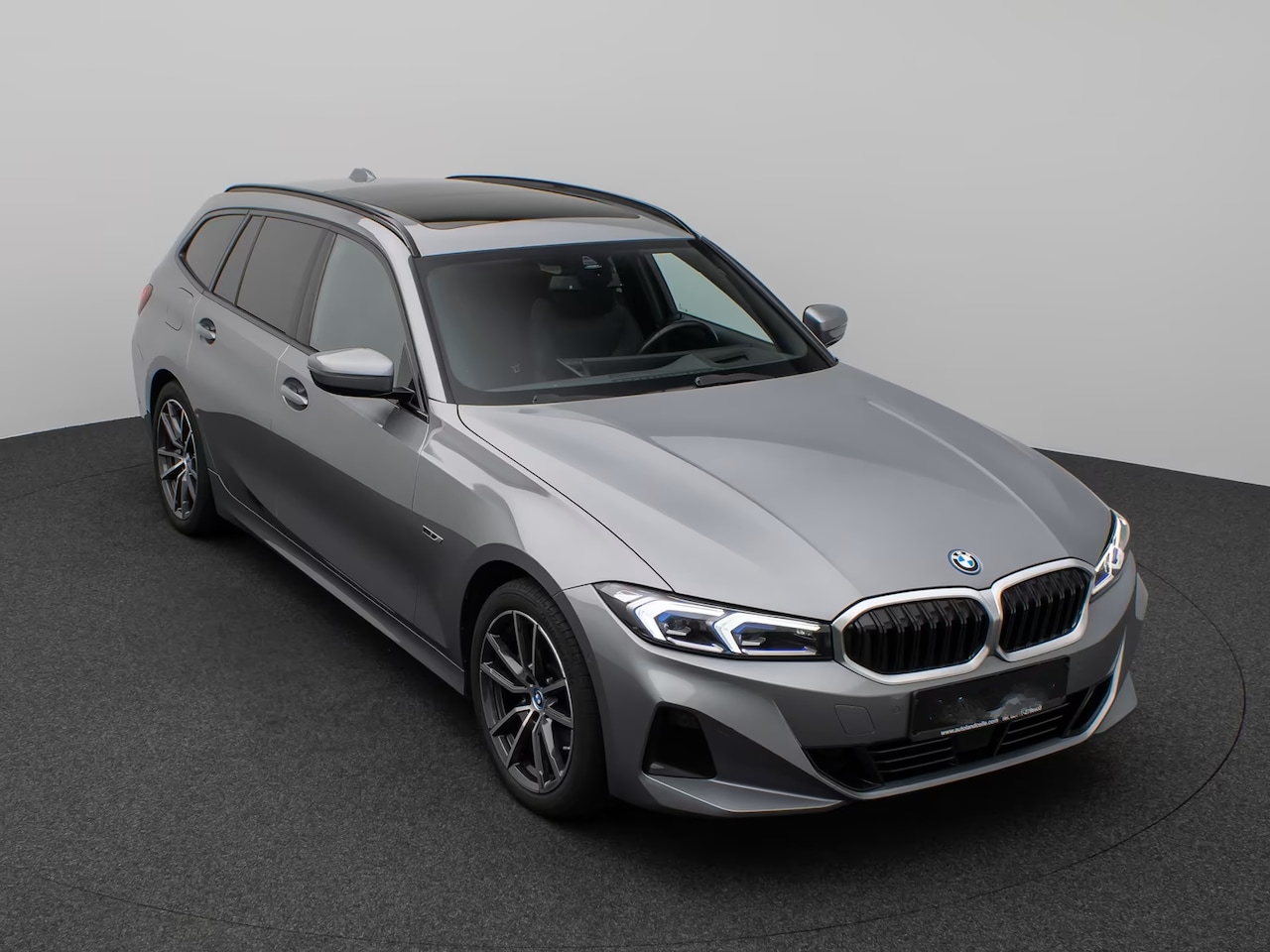 BMW 3-serie Touring - 330e (215kW / 292pk) ** ADAPT. LED, LEDER, PANORAMA, WIDESCR, ADAPT. CRUISE, TREKH, ** 1e - AutoWereld.nl