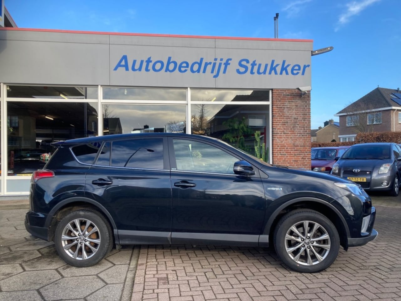 Toyota RAV4 - 2.5 Hybrid AWD Edition-S Leer , Schuif dak , Trekhaak , Navi/Camera - AutoWereld.nl