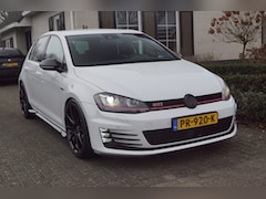 Volkswagen Golf - GTI Performance 2.0 TSI (300pk) DSG Custom uitlaat/ACC/Camera/Trekhaak/Keyless/19inch