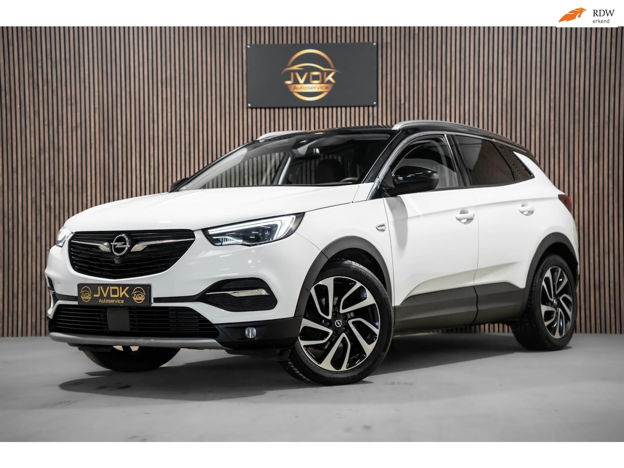Opel Grandland X - 1.6 Turbo Ultimate LED CAMERA LEDER AUTOMAAT - AutoWereld.nl